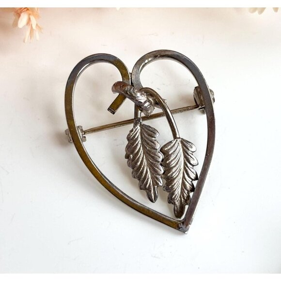 Roma Sterling Heart & Hanging Leaf Shaped Little Vintage Brooch Lapel Pin - Picture 1 of 8